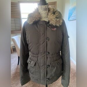 Hollister Women's Dark Gray Puffer Jacket with Faux Fur Trim